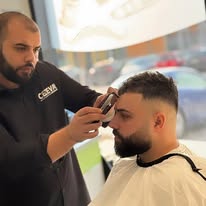 Barber la lucru — fade și barbă, lumină naturală, Cezeva București